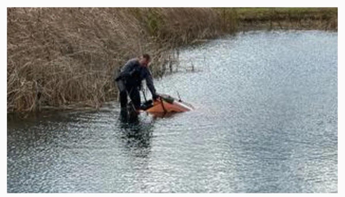 Hallan mujer muerta en auto sumergido en un estanque en Nueva York