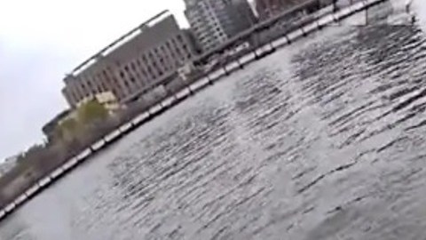 Dramático rescate captado por cámara corporal de NYPD.