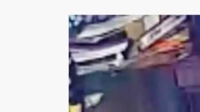 Sospechoso de golpear a mujer de 66 años en bodega de NYC.