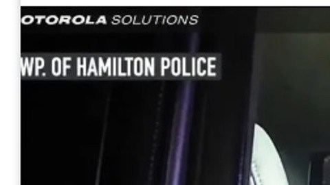 Robo de auto captado en cámara corporal de la policía.