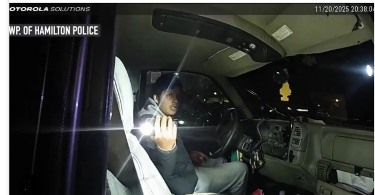 Hispano quedó atrapado en auto que trataba de robar en restaurante en NJ: acusación tragicómica