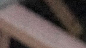 Aficionados bolivianos animan a su equipo antes de un partido amistoso internacional.