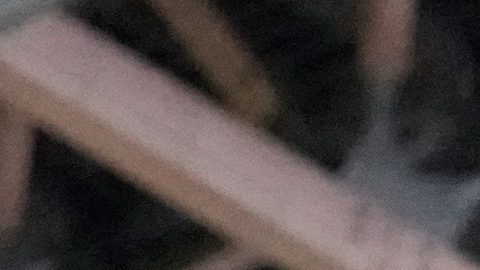 Aficionados bolivianos animan a su equipo antes de un partido amistoso internacional.