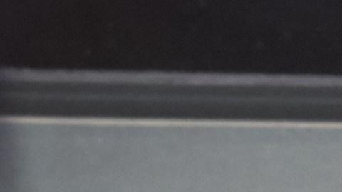 Cuando insertas tu tarjeta de débito en un cajero automático informal, el 'skimmer' lee y almacena la información de la banda magnética.