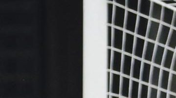 Piotr Zielinski (2-L) del Inter anota el 1-0 durante el partido de fútbol de la Serie A italiana Hellas Verona FC vs Inter FC en el Stadio Marcantonio Bentegodi en Verona, Italia, el 2 de noviembre de 2025.