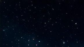 Aunque la posibilidad de un colapso solar es una de las teorías planteadas, es tan lejana que ni siquiera forma parte de las preocupaciones humanas actuales: ocurriría en unos cinco mil millones de años.