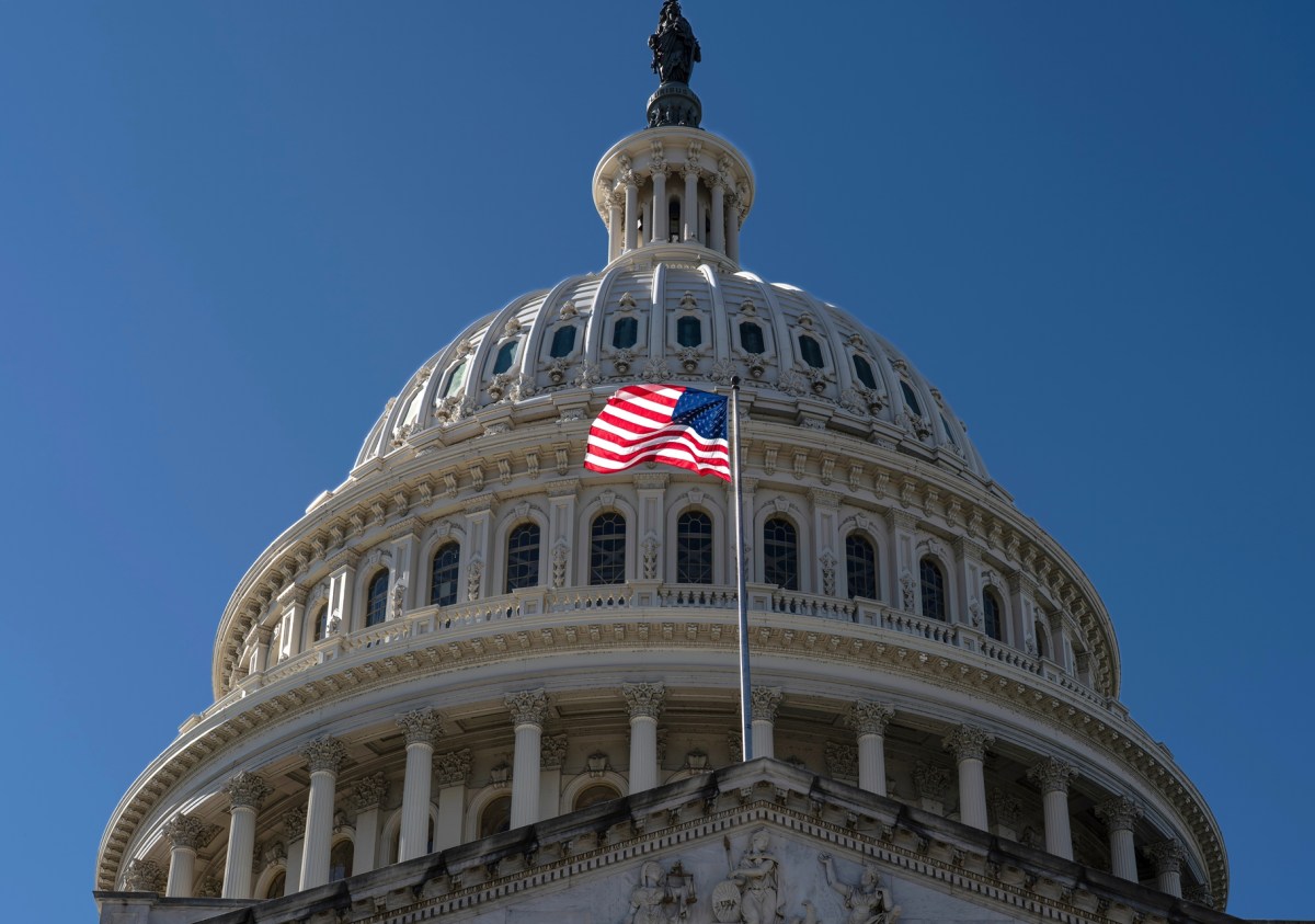 Los 8 demócratas que votaron para reabrir el gobierno y desataron molestia en su partido