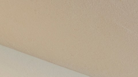 El closet o armario que vende Home Depot incluye tres barras para colgar ropa, ideales para prendas largas o delicadas (imagen referencial).