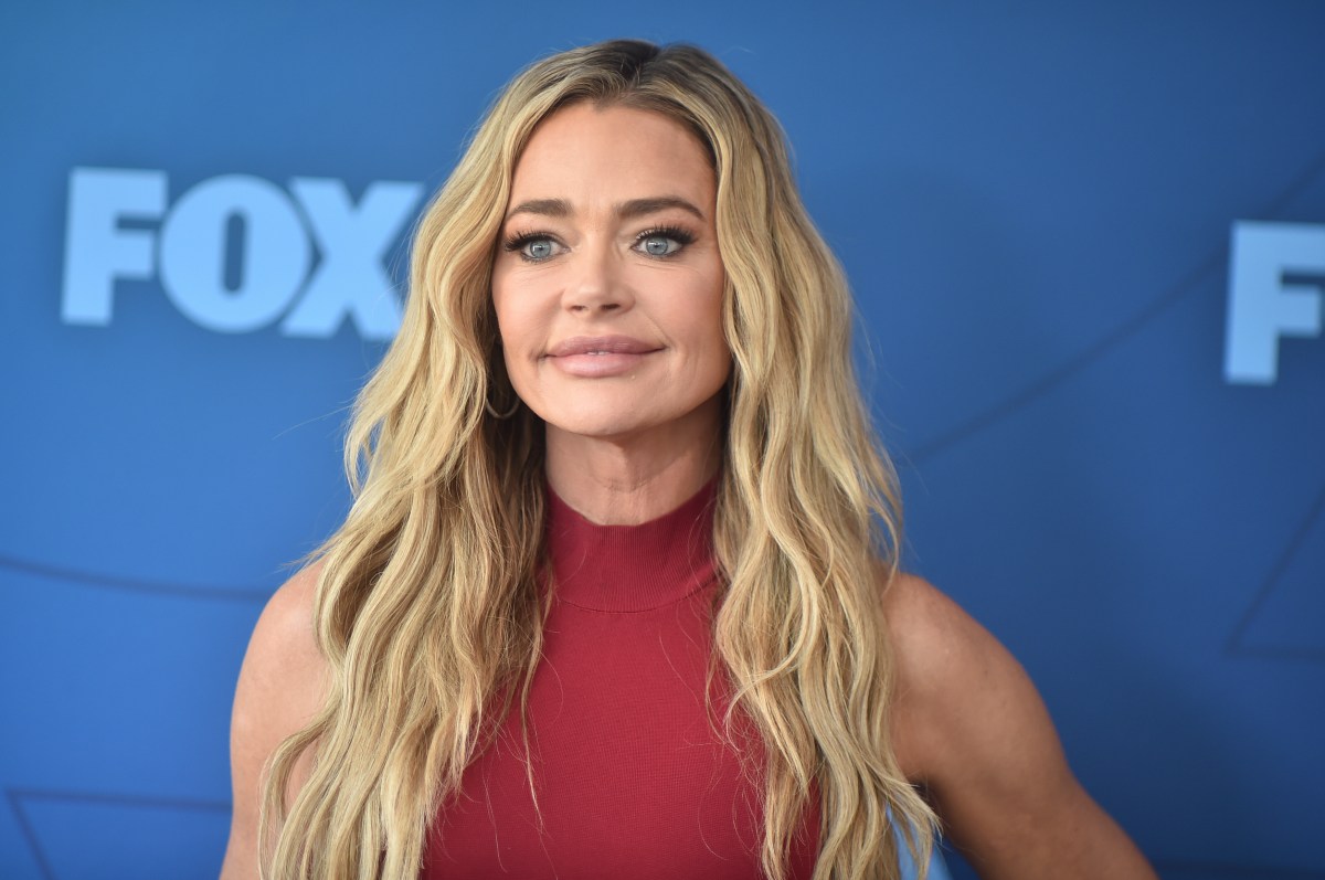 Denise Richards obtiene una orden de alejamiento permanente contra su ex Aaron Phypers
