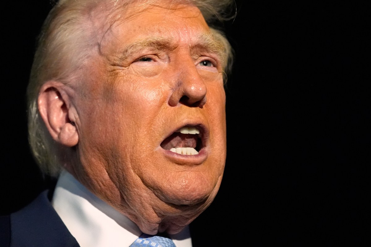 Trump anuncia cuándo entregará cheques de estímulo de $2,000 dólares a estadounidenses