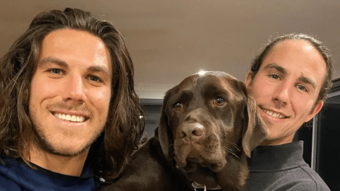 Los hermanos y un amigo habían sido reportados como desaparecidos y, luego sus cuerpos fueron encontrados con heridas de bala en la cabeza en el fondo de un pozo.