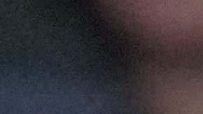 El extenista Roger Federer saluda al público mientras observa al francés Arthur Rinderknech jugar contra el monegasco Valentin Vacherot durante la final del torneo de tenis Masters de Shanghai en el Centro de Tenis de la Ciudad Deportiva del Bosque de Qizhong, en Shanghai, China, el domingo 12 de octubre de 2025.