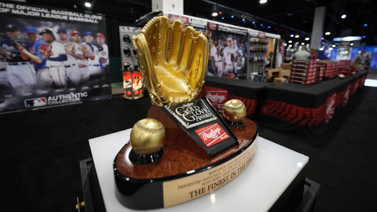 Tres venezolanos, un dominicano y un hondureño entre los ganadores del Guante de Oro de la MLB 2025