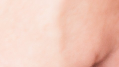 La recomendación más extendida es disolver dos cucharadas de sal y dos de bicarbonato en un recipiente con agua tibia.