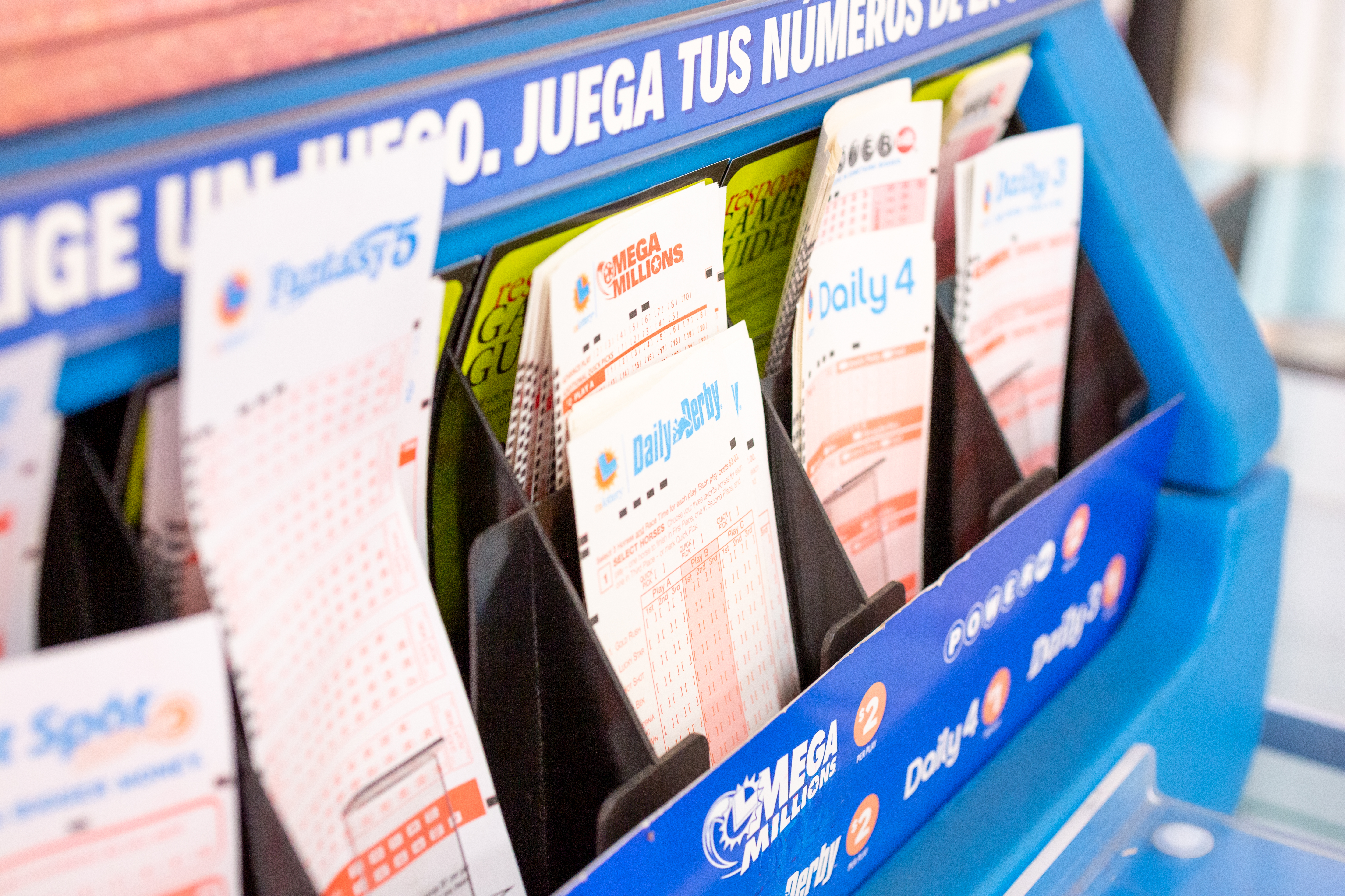 Jugador intenta nueva estrategia y gana dos veces la lotería en dos días