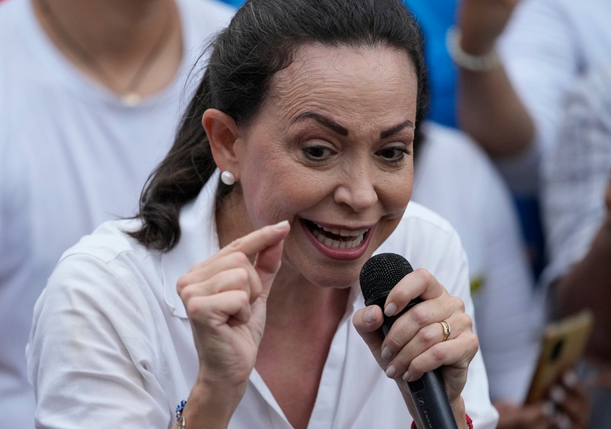 María Corina Machado insta a funcionarios de Maduro a “bajar las armas” ante una “hora decisiva” para Venezuela