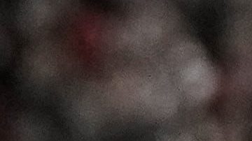 Kylian Mbappé del Real Madrid intenta un disparo a portería durante el partido entre Olympiacos y Real Madrid.