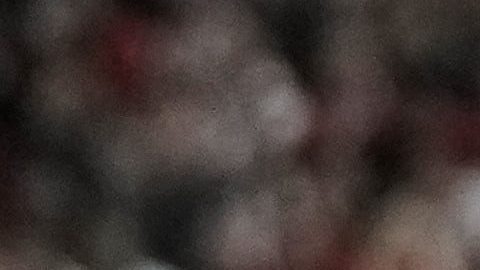 Kylian Mbappé del Real Madrid intenta un disparo a portería durante el partido entre Olympiacos y Real Madrid.