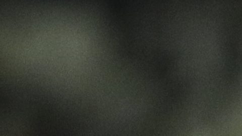 Kevin Medina, del Qarabag (izquierda), hace un gesto durante partido.