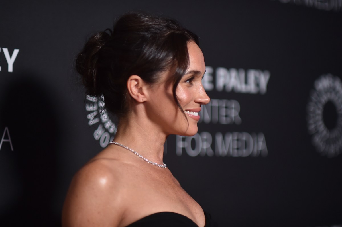 Aseguran que Meghan Markle “se quedó” con un vestido de una sesión de fotos