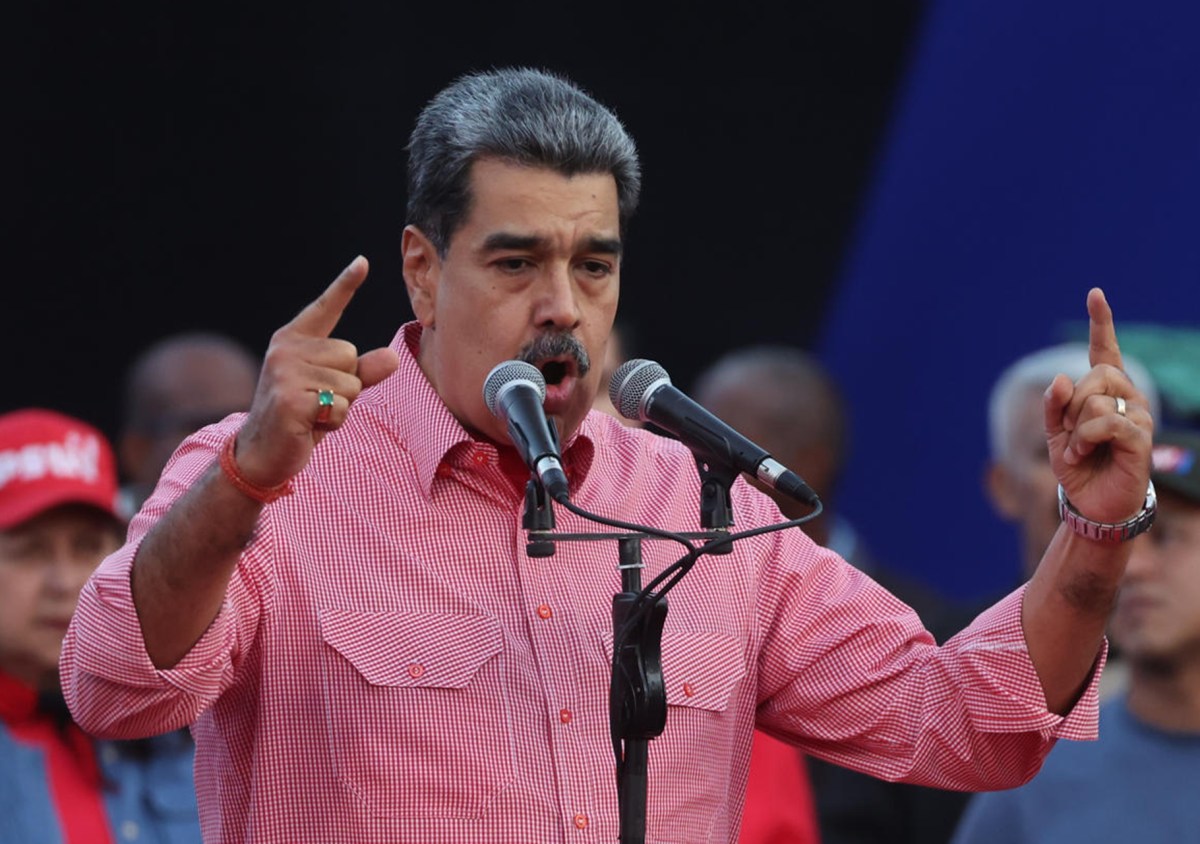 Maduro canta ‘Imagine’ de John Lennon y acusa a Trump de querer “bombardear” Venezuela