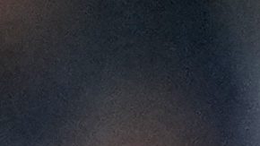 Donyell Malen, del Aston Villa, disputa el balón con Djed Spence, del Tottenham, durante el partido de fútbol de la Premier League inglesa entre el Tottenham Hotspur y el Aston Villa en Londres, el domingo 19 de octubre de 2025. Imagen referencial.