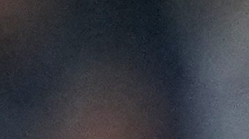 Donyell Malen, del Aston Villa, disputa el balón con Djed Spence, del Tottenham, durante el partido de fútbol de la Premier League inglesa entre el Tottenham Hotspur y el Aston Villa en Londres, el domingo 19 de octubre de 2025. Imagen referencial.