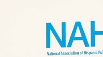 Jesús de Toro, director de La Raza (Chicago) recibió el premio en nombre de El Diario NY.