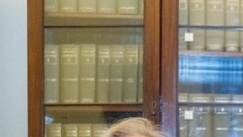 Desde la izq.: María Khury, consejera ejecutiva de DAChamber y creadora de los Premios DADA; Víctor Miguel Pacheco, fundador y CEO de Arajet Airlines, galardonado con el Premio Faro y el abogado Alexis J. Colón.