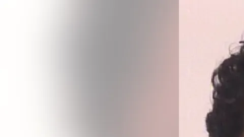 Alokozay fue admitido como residente permanente en diciembre de 2022.