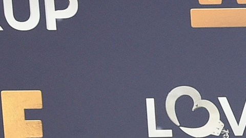 Tori Spelling solicitó el divorcio a Dean McDermott alegando “diferencias irreconciliables”.