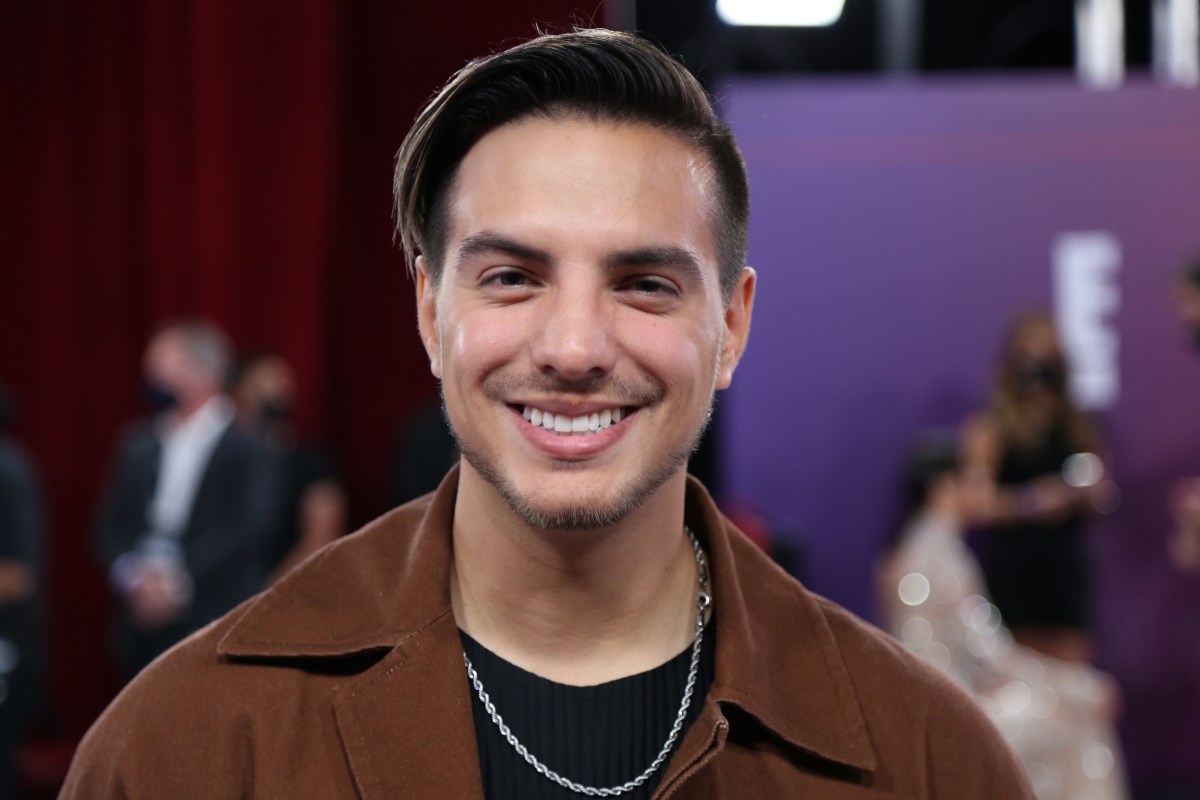 Vadhir Derbez aclara “incómodo” momento con Ángela Aguilar y Christian Nodal en los Latin Grammy