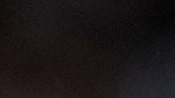 Vinicius Junior del Real Madrid controla el balón durante el partido de fútbol de La Liga española entre el Real Madrid y el Valencia en Madrid, España, el sábado 1 de noviembre de 2025.