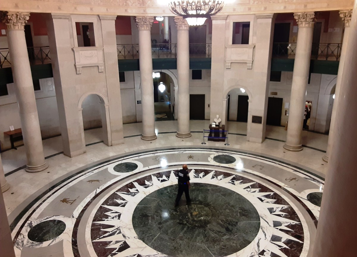 Pastor asesor del alcalde Adams malversó $3 millones de su iglesia: confesión en Nueva York