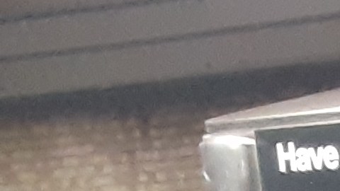 Máquina de MetroCard desactivada junto a una nueva de OMNY en el subterráneo de NYC.