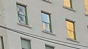 El pastor evangélico chileno, Samuel Alarcón, de la congregación Ejército de Salvación comanda en estas Fiestas jornadas de recolección en la Quinta Avenida.