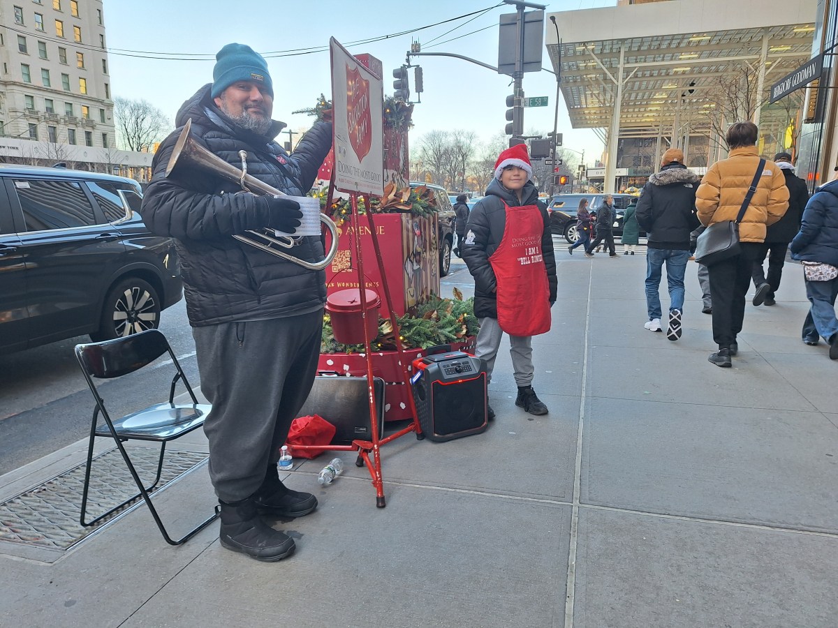 En la Navidad de la Gran Manzana también suenan las campanas de la solidaridad con los más pobres