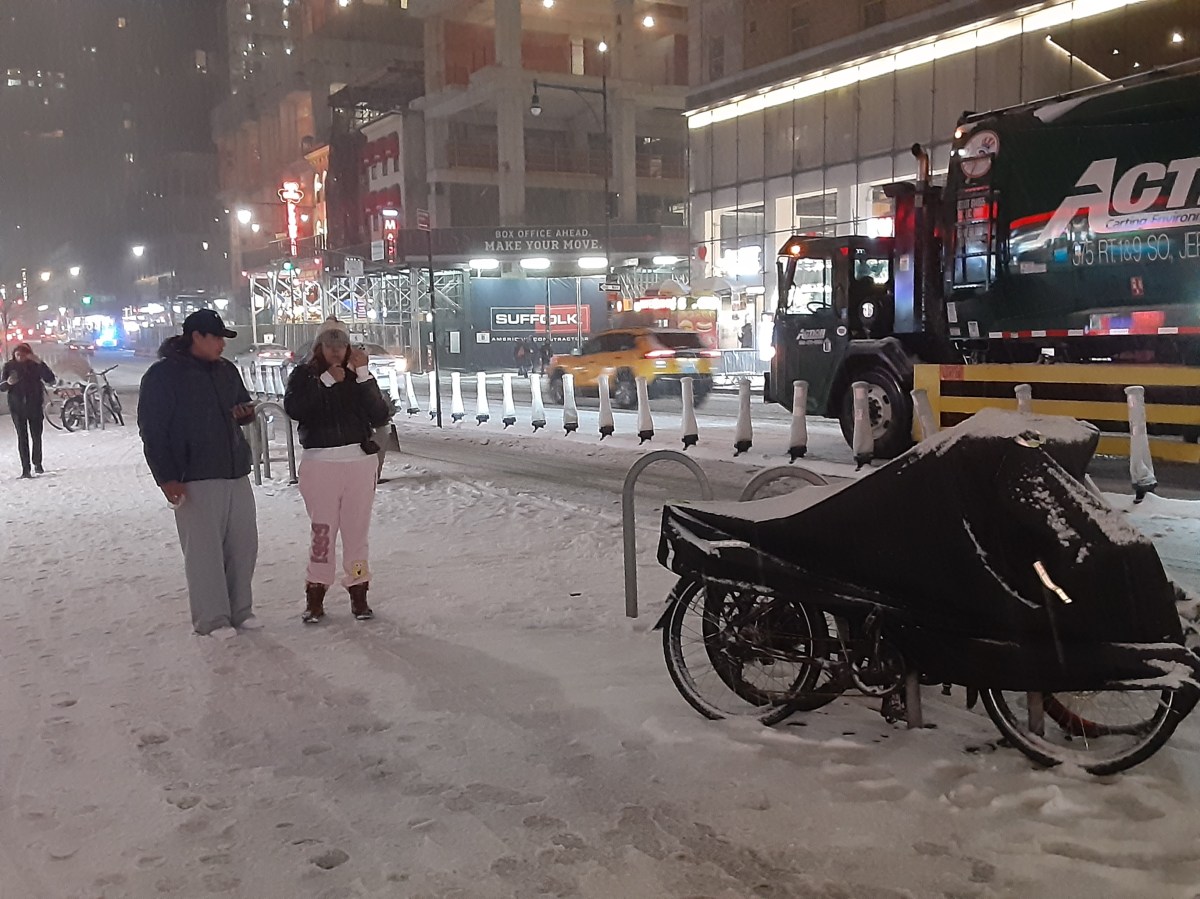 Cientos de vuelos cancelados por nevada en Nueva York en plena temporada navideña