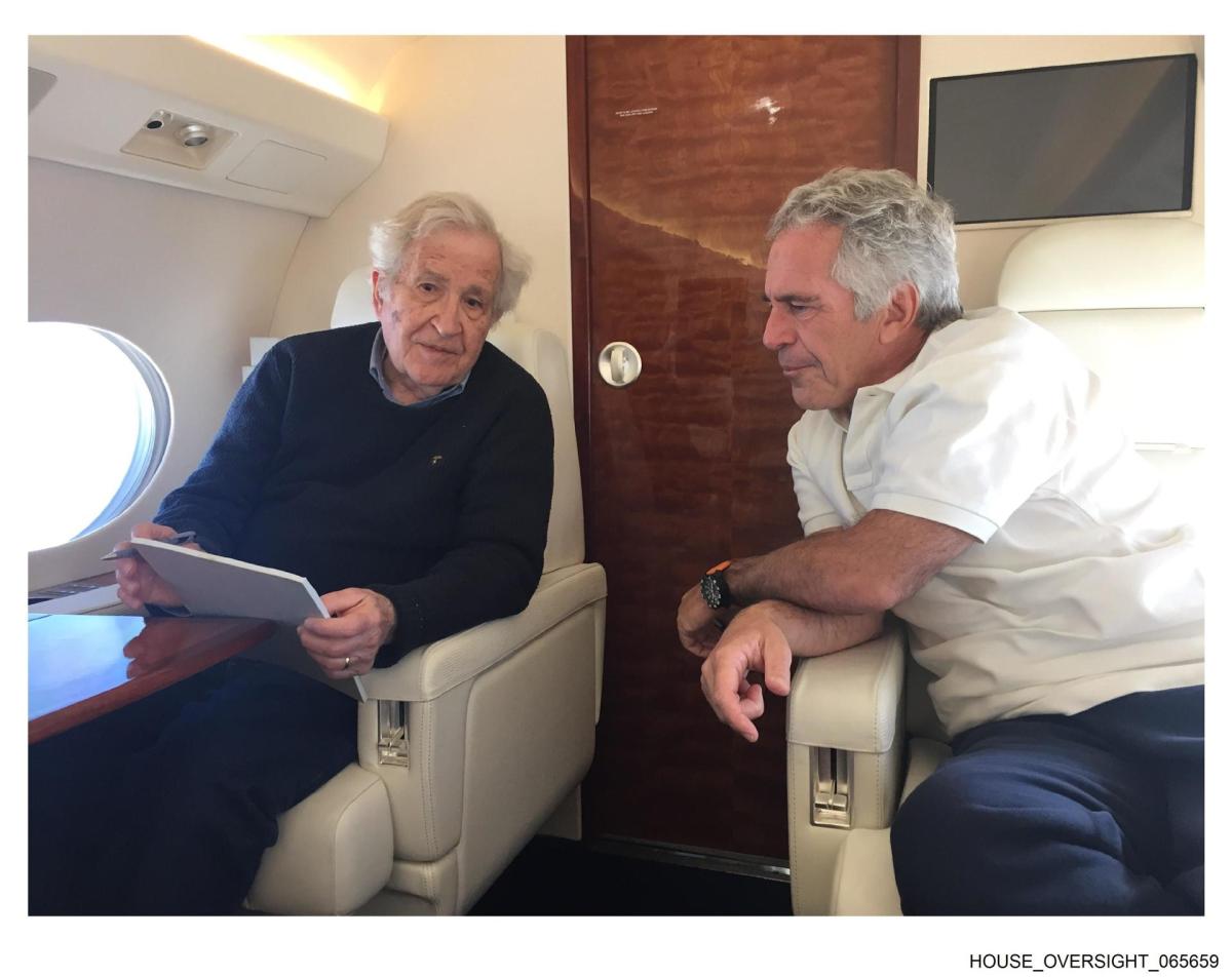 Chomsky, pasaportes y mensajes: Las nuevas fotos del caso Epstein