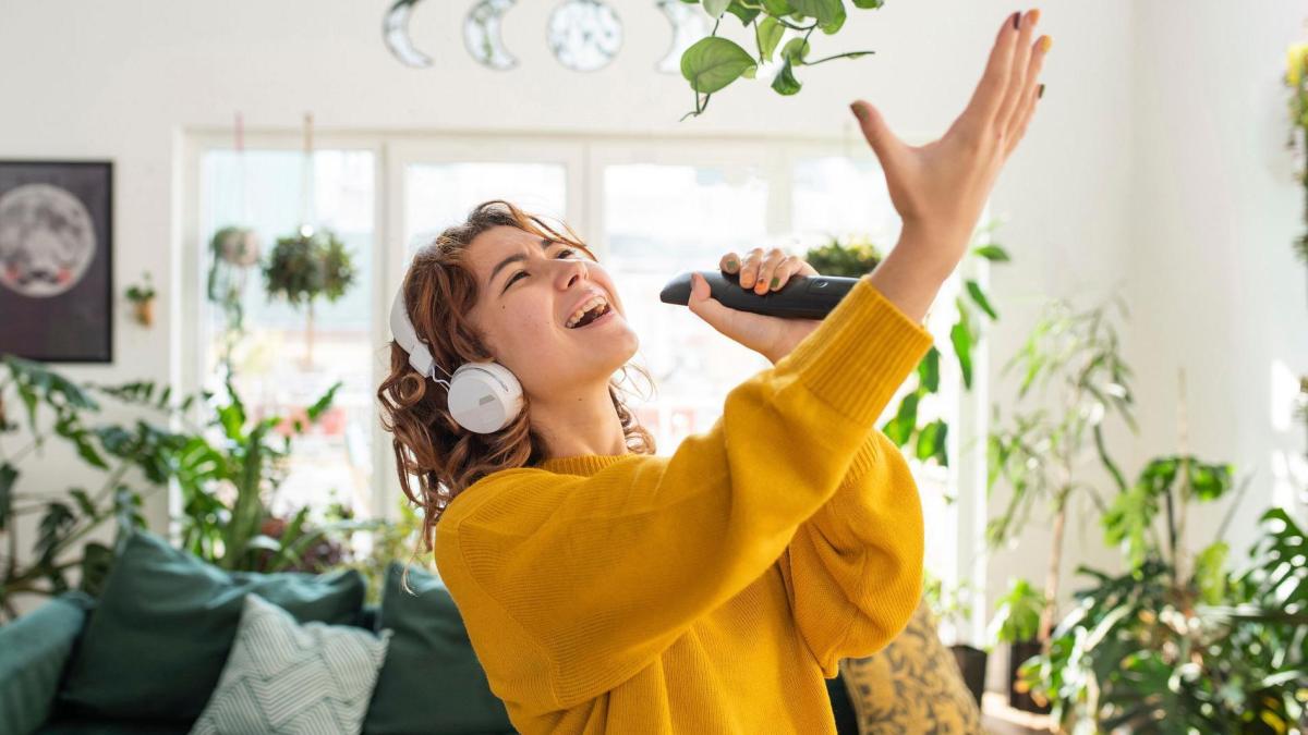 Descubre cómo cantar fortalece tu bienestar físico y emocional