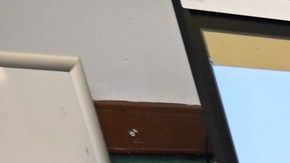 La gobernadora Hochul sigue defendiendo los alcances de la norma que se aplica desde el inicio del año escolar 2025-26