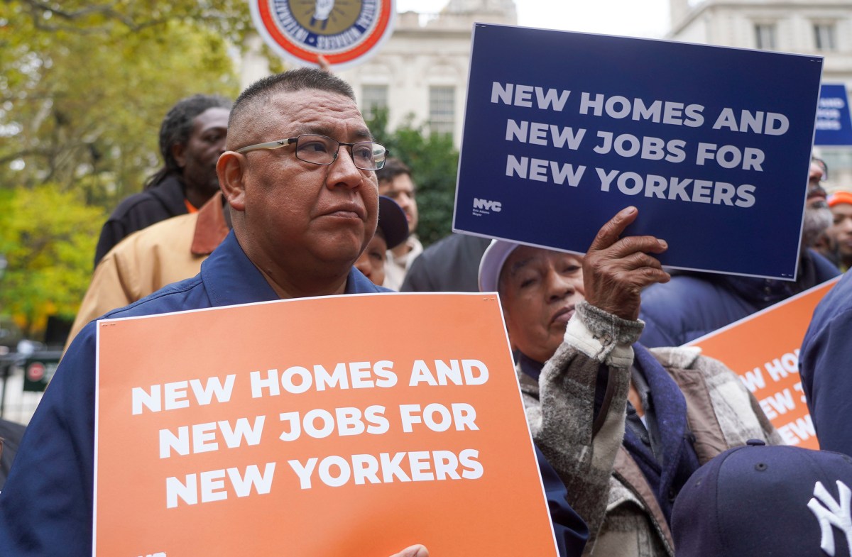 Concejo de NYC cierra el año aprobando leyes que permitirían el acceso de más viviendas para las familias más pobres