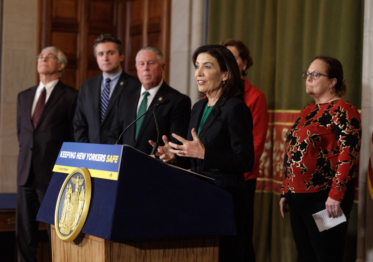 Nueva ley fortalece tratamiento de pruebas de delitos sexuales tomadas por hospitales de NY