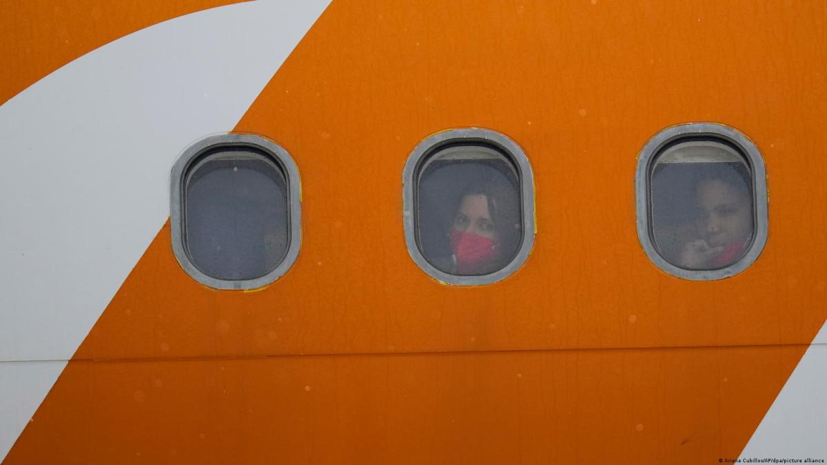 Presidente Petro ordena restablecer el servicio aéreo con Venezuela