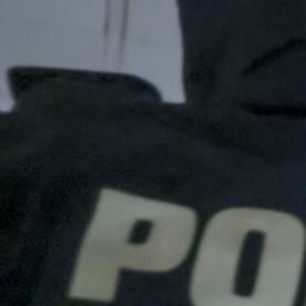 Agentes federales detienen a una persona   en el edificio federal Jacob K. Javits en Nueva York.