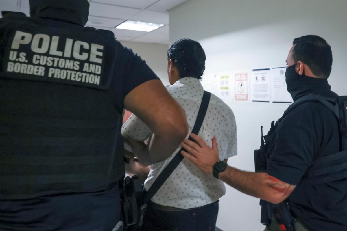 ICE arresta de manera desproporcionada a los latinos en Nueva York