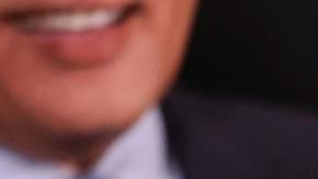 NEW YORK (United States), 16/12/2025.- New York City Mayor Eric Adams holds up a record that lists his some of his accomplishments as mayor during a press conference about his administration's accomplishments at City Hall in New York, New York, USA, 16 December 2025. Adams' last day of office will be 31 December 2025, and mayor-elect Zohran Mamdani will be inaugurated shortly after midnight on 01 January 2026. (Nueva York) EFE/EPA/SARAH YENESEL