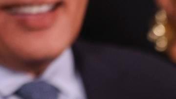 NEW YORK (United States), 16/12/2025.- New York City Mayor Eric Adams holds up a record that lists his some of his accomplishments as mayor during a press conference about his administration's accomplishments at City Hall in New York, New York, USA, 16 December 2025. Adams' last day of office will be 31 December 2025, and mayor-elect Zohran Mamdani will be inaugurated shortly after midnight on 01 January 2026. (Nueva York) EFE/EPA/SARAH YENESEL