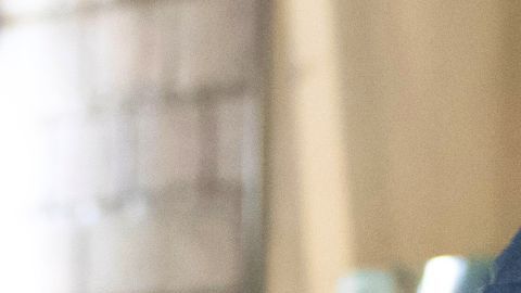 La ordenanza también exige que los agentes porte identificaciones con su nombre y agencia para la que trabajan.