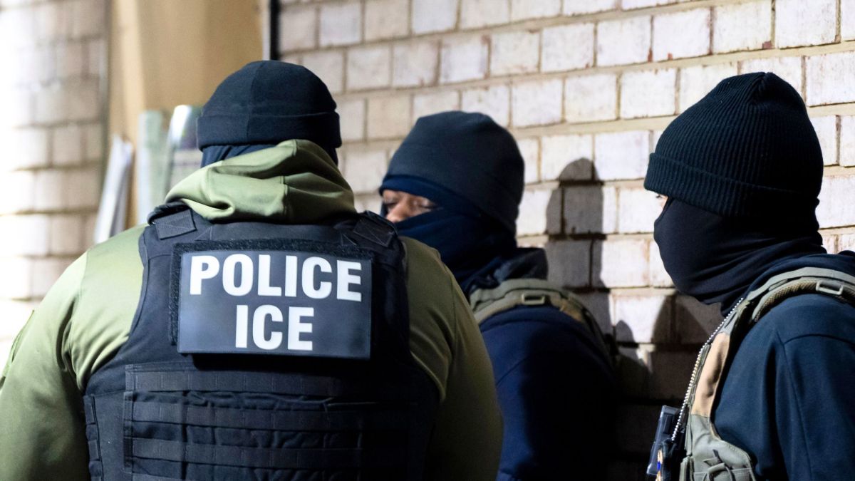 Condado de Los Ángeles votó para aprobar norma jurídica sobre prohibir a agentes federales usar máscaras